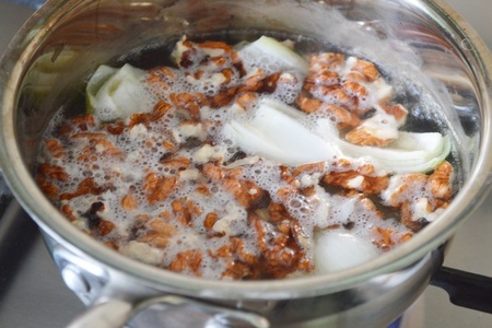 Лаваш с начинкой, запеченный под сырным соусом.: шаг 2