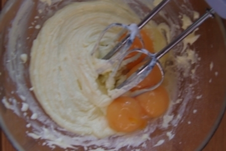 Маковый торт с масляным ванильным кремом и малиной: шаг 2