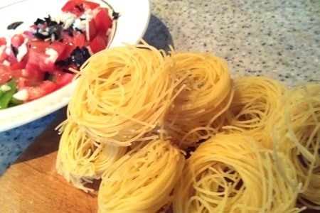 Теплый салат с спагетти и овощами: шаг 1