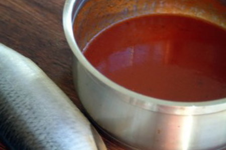 Сельдь малосольная маринованная в кисло-сладком томатном соусе: шаг 2