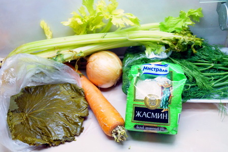 Рис с овощами в конвертиках из виноградных листьев и бекона.: шаг 1