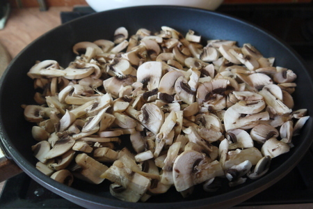 Нежные котлетки из риса и крабовых палочек под сливочным соусом: шаг 7
