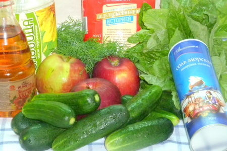 Пикантный салат: огурцы в яблочном желе на зиму: шаг 1