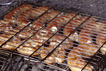 Свиные колбаски-гриль с паприкой и базиликом: шаг 7