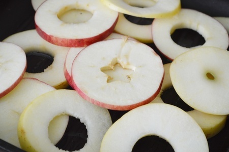 Рисовое "безе" с джемом из красной смородины и карамельными яблоками.: шаг 2