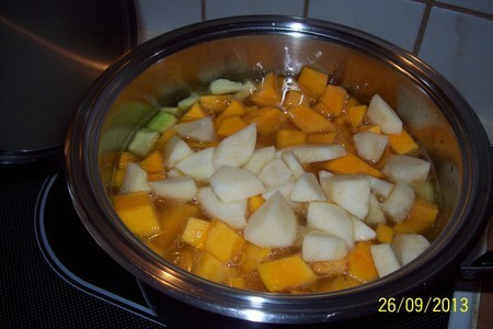 Тыква фаршированная,суп тыквенный и бонус-салат из сырой тыквы"витаминный"(дуэль): шаг 3