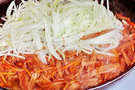 Пассерованные овощи в корейском стиле с рисовой лапшой (дуэль. прошлое: пассеруем): шаг 9