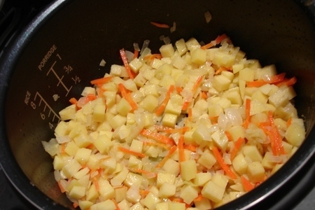 Нежный, сливочный рыбный суп с тушеными овощами: шаг 3