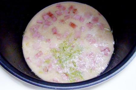 Омлет «розовый» с колбасой, в мультиварке. тест-драйв.: шаг 5