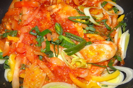 Подлива с морепродуктами из томатного сока и соуса киккоман: шаг 4