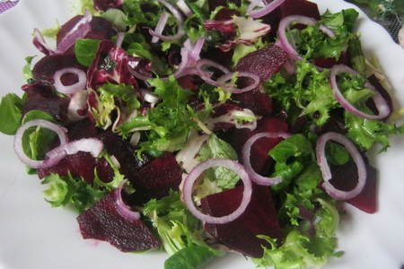 Свекольный салат с мини-моцареллой: шаг 2
