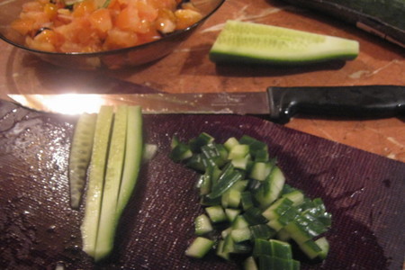 Салат из помидоров,огурцов и маслин с оливковым маслом: шаг 4