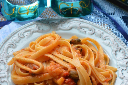 Спагетти с морепродуктами  и помидорами черри : шаг 6