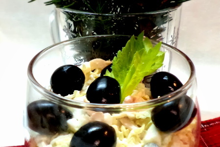 Легкий новогодний салат с кальмарами и маслинами!: шаг 7