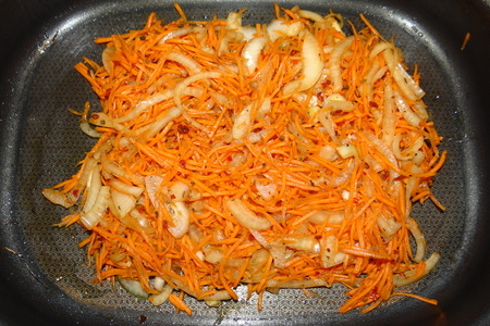 Форель, запеченная на морковно-луковой подушке: шаг 5
