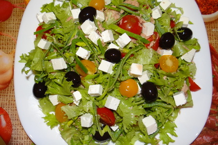 Лёгкий салат с тунцом, овощами и пикантной заправкой: шаг 2