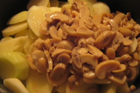 Курица с картофелем и грибами под соевым соусом kikkoman: шаг 7