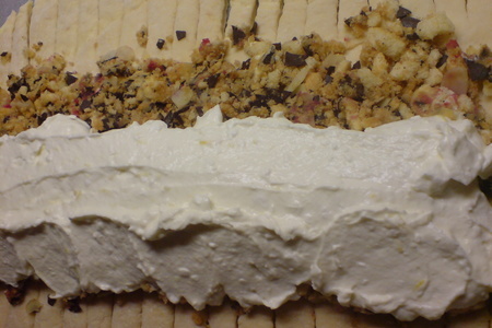 Датский плетёный пирог с вишнями,творогом и шоколадом: шаг 5