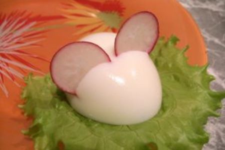 Фаршированные яйца «крысята»: шаг 4