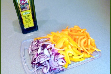 Салат весенний с фасолью,тунцом и  овощами.: шаг 3