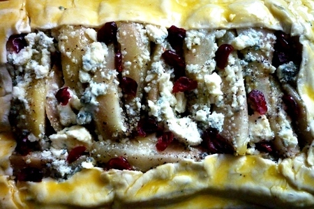 Пирог с грушами,на маково-ореховой подушке,сыром и клюквой (для sweta1): шаг 8