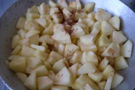 Яблочный пирог с брусникой: шаг 2