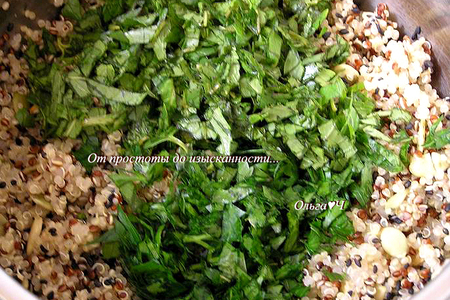 Мятный салат из киноа с зеленью, тахиной и тыквенными семечками: шаг 3