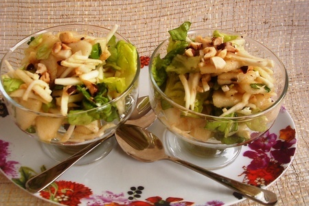 Сочный салат из груши с фундуком и сельдереем.: шаг 4