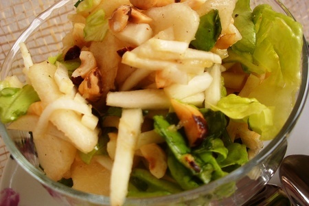 Сочный салат из груши с фундуком и сельдереем.: шаг 6