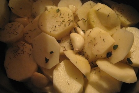 Свинина в панировке с запеченным картофелем с тимьяном и чесноком: шаг 8