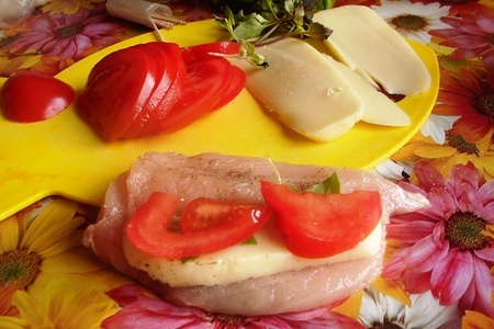 Куриные грудки, фаршированные сыром и помидорами. фм « моя иллюстрация к рецепту».: шаг 3