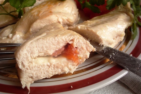 Куриные грудки, фаршированные сыром и помидорами. фм « моя иллюстрация к рецепту».: шаг 7