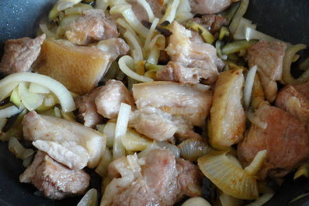 Парная свинина, тушеная в томатном соке с баклажанами для сени (к/ф кухня): шаг 2