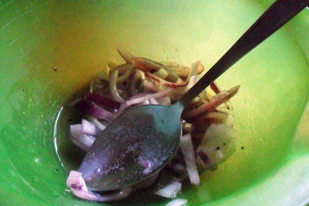 Салат с фасолью и тунцом: шаг 3