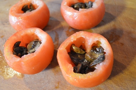 Запеченный помидор с грибами под картофельной шапкой. : шаг 4