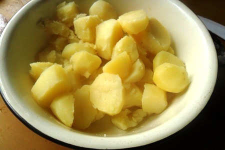 Пряный тёплый салат из молодого картофеля.: шаг 1