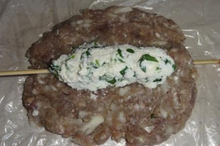 Люля- кебаб  с творожено - сырной начинкой и ”улитками” из баклажан.: шаг 4