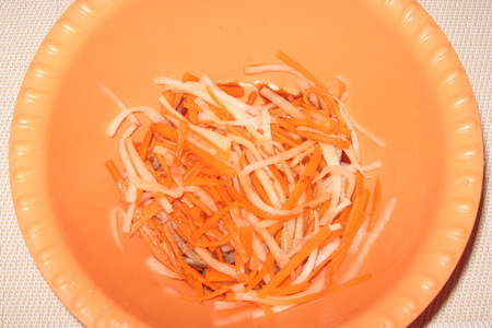 Салат из моркови и дайкона: шаг 4