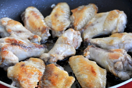 Куриные крылышки с баклажанами в кисло-сладком соусе: шаг 2