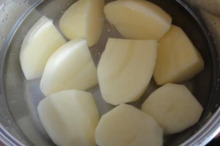 Картофельные крокеты с рыбой и с сыром.: шаг 1