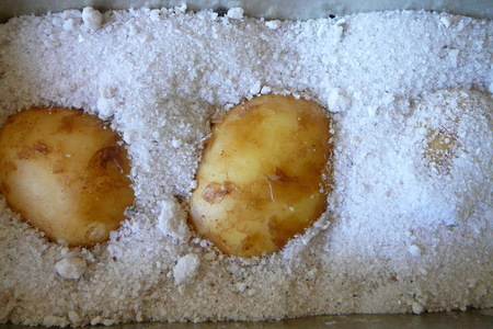 Картофель (запеченный в соли)  под сырным соусом: шаг 1