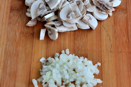 Горячая закуска из грибов с сырным соусом: шаг 1