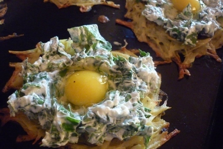Картофельные гнёзда с козьим сыром и щавелём: шаг 6