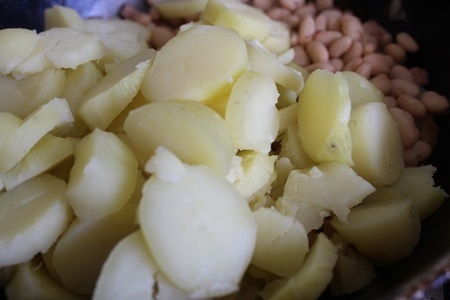 Горячий салат из молодого картофеля с ветчиной и фасолью: шаг 3
