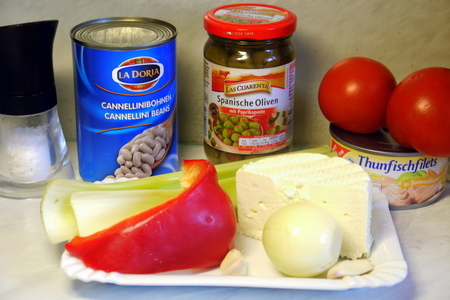 Быстрый рыбный суп с брынзой и оливками: шаг 1