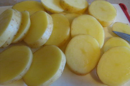 Молодой картофель с грибами: шаг 1
