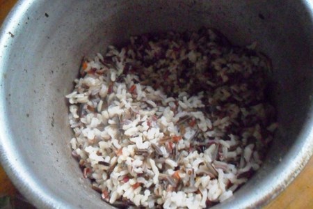 Рисовый салат с огурцами и сладкой кукурузой : шаг 1