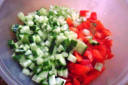 Рисовый салат с огурцами и сладкой кукурузой : шаг 3