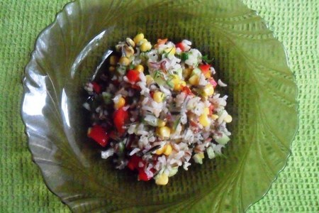 Рисовый салат с огурцами и сладкой кукурузой : шаг 5