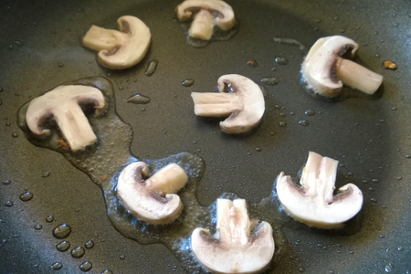 Яичные кексы с грибами.: шаг 4
